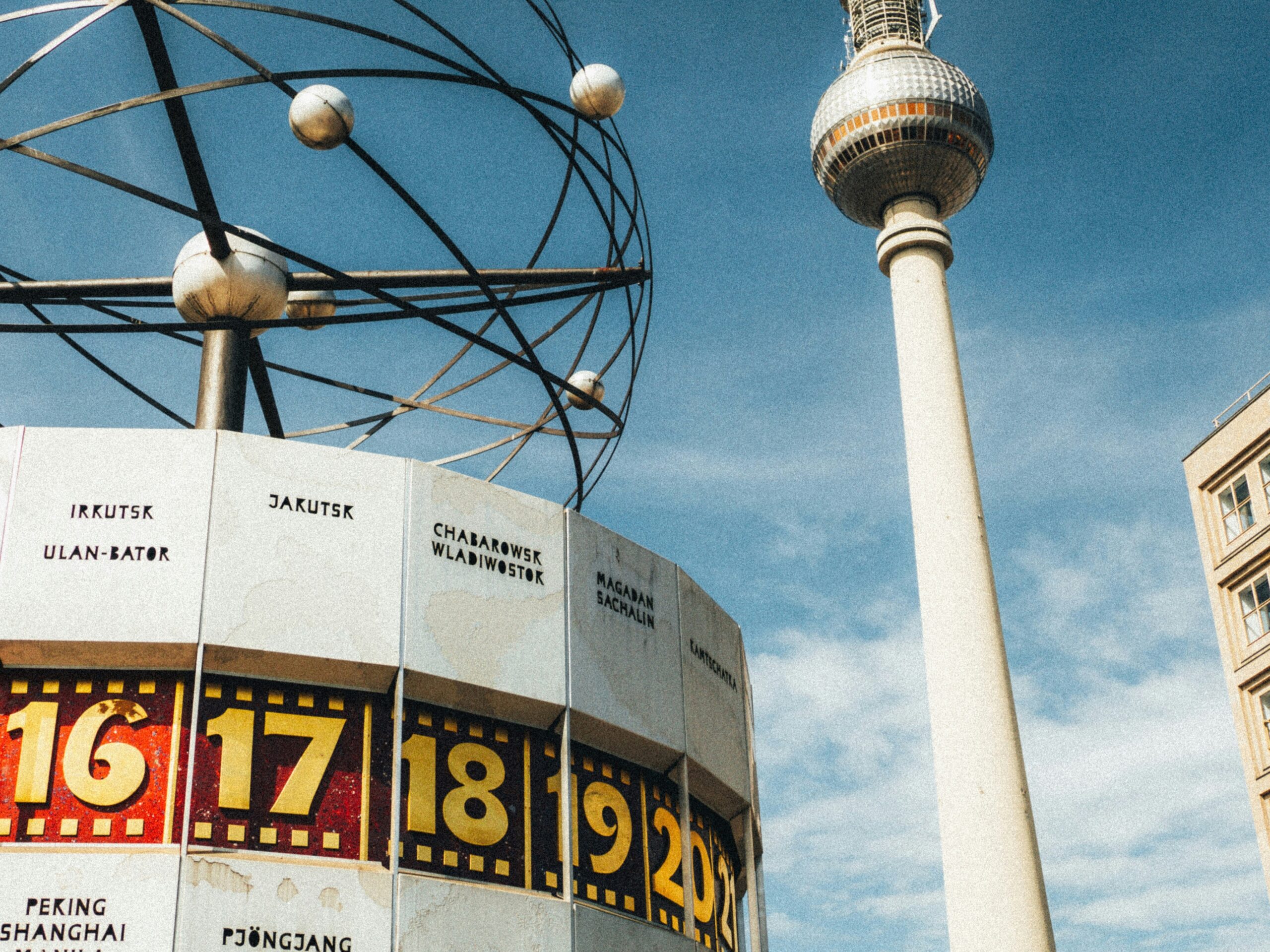 WELTZEITUHR BERLIN Auf Dem Alexanderplatz ⭐ Sehenswert!